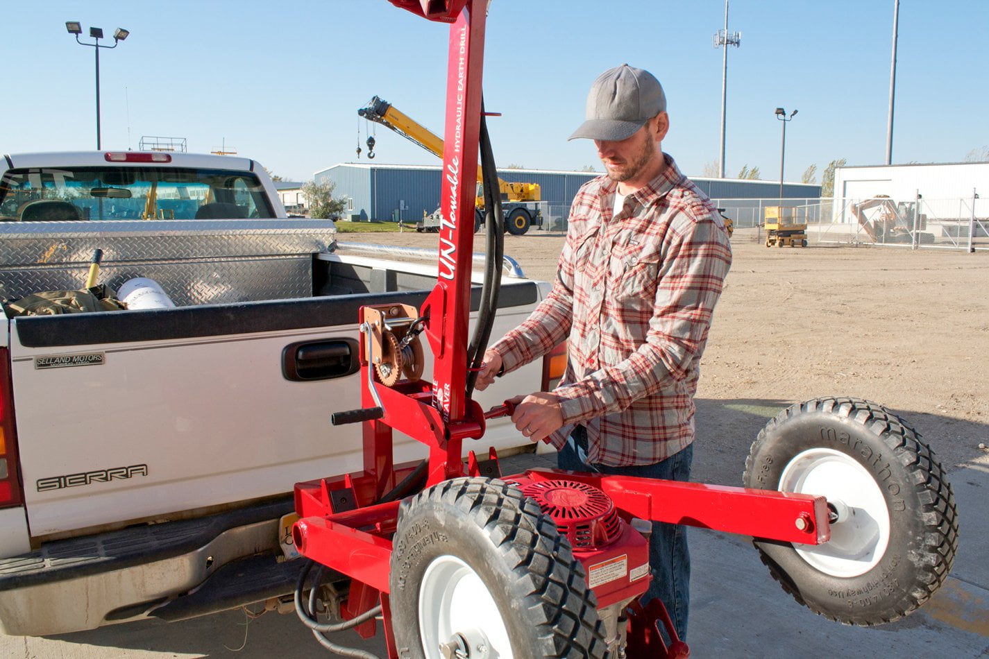 UN-Towable earth drill transport