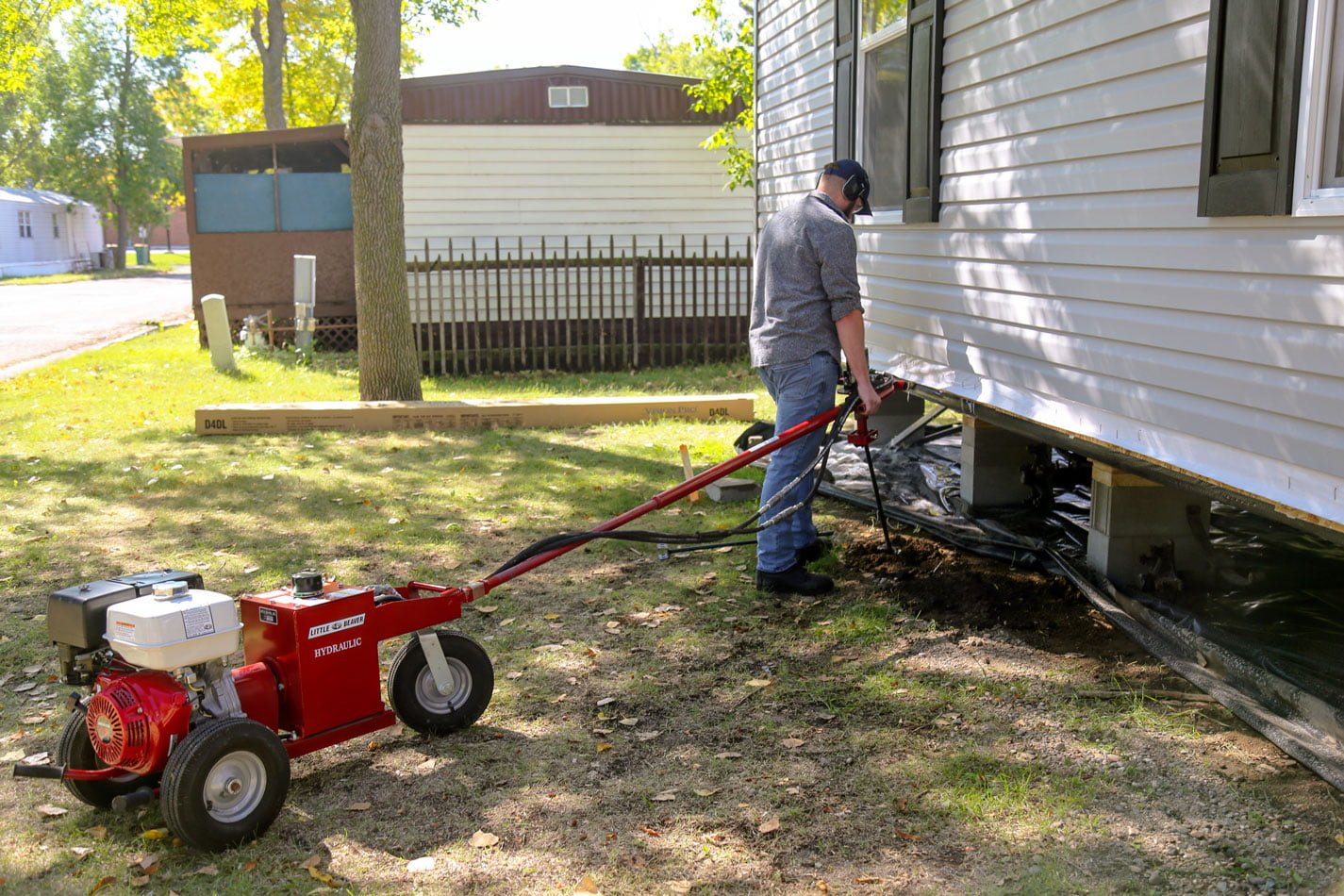 Hydraulic earth drill mobile home anchoring adaptor